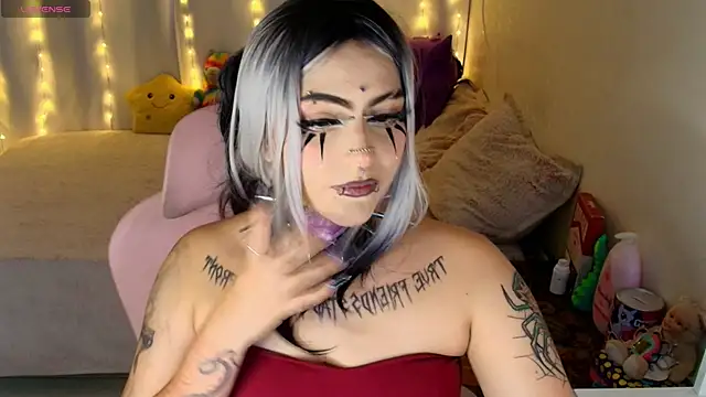 maliciaXpoison online show from April 3, 11:22 pm