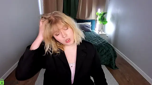 luna c0ra online show from March 12, 9:35 am