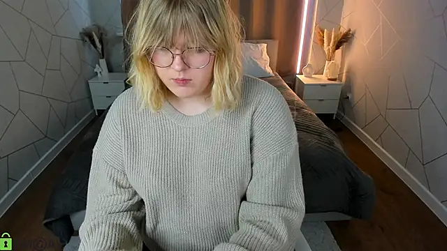 luna c0ra online show from April 1, 1:08 am