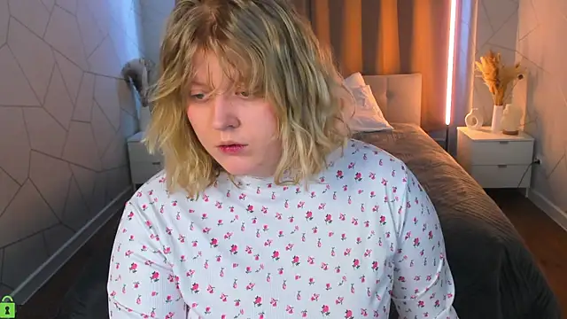 luna c0ra online show from April 18, 12:57 am