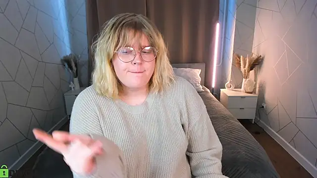 luna c0ra online show from April 2, 1:02 am