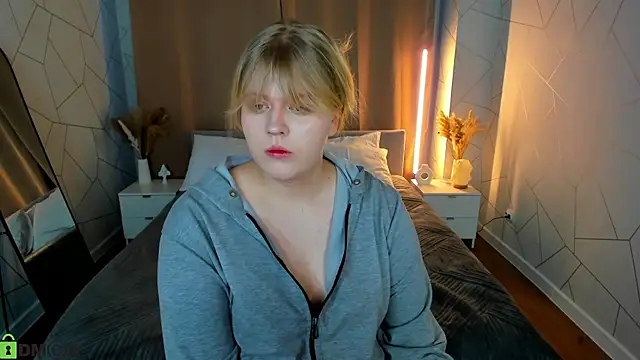 Snapshot of luna_c0ra chatting on February 28, 1:05 am luna c0ra online show from February 28, 1:05 am