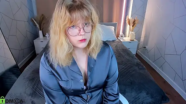 Snapshot of luna_c0ra chatting on February 21, 1:18 am luna c0ra online show from February 21, 1:18 am