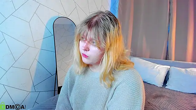 Snapshot of luna_c0ra chatting on March 1, 1:05 am luna c0ra online show from March 1, 1:05 am