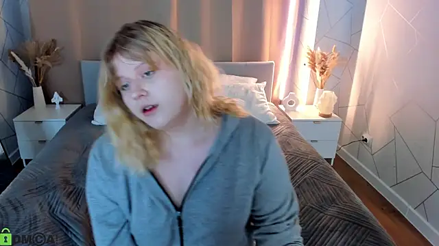 Snapshot of luna_c0ra chatting on February 26, 1:05 am luna c0ra online show from February 26, 1:05 am