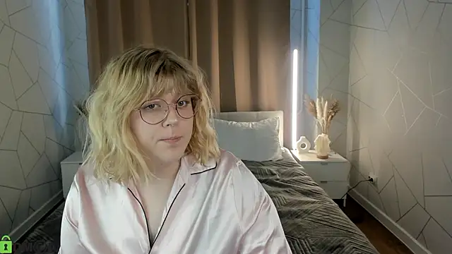 luna c0ra online show from March 19, 1:05 am