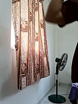 Snapshot of Queen_Saara chatting on February 24, 6:58 am Queen Saara online show from February 24, 6:58 am