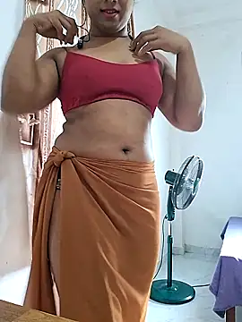 Snapshot of Queen_Saara chatting on February 23, 10:49 am Queen Saara online show from February 23, 10:49 am