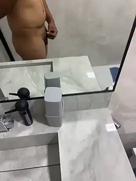 Snapshot of twink231 chatting on April 7, 12:01 am twink231 online show from April 7, 12:01 am