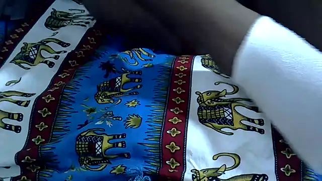 SexxyBee- online show from May 13, 4:25 pm