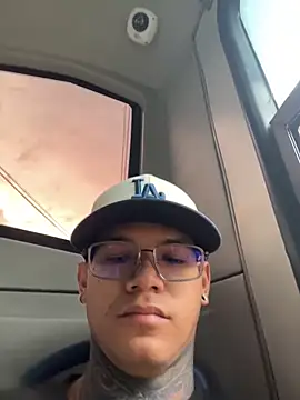 Snapshot of Maxtor_ chatting on February 19, 10:40 pm Maxtor online show from February 19, 10:40 pm