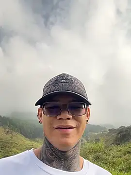 Snapshot of Maxtor_ chatting on February 23, 1:23 pm Maxtor online show from February 23, 1:23 pm