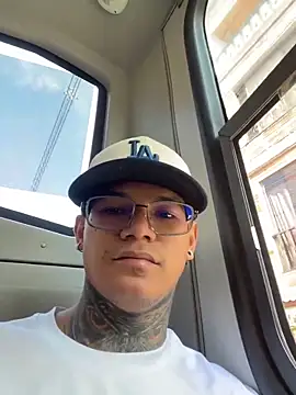 Snapshot of Maxtor_ chatting on February 26, 2:17 pm Maxtor online show from February 26, 2:17 pm