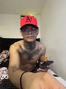 Snapshot of Maxtor_ chatting on February 17, 2:47 pm Maxtor online show from February 17, 2:47 pm