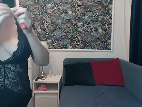 SaraGina online show from February 18, 9:00 pm