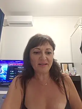 SaraGina online show from June 28, 9:10 pm