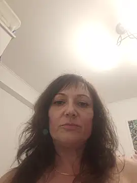 SaraGina online show from April 1, 8:50 pm