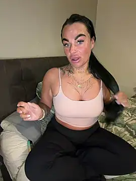 Snapshot of Darkfantisyx chatting on February 25, 5:57 pm Darkfantisyx online show from February 25, 5:57 pm