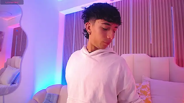 Aiden Rivers  online show from March 6, 12:44 pm