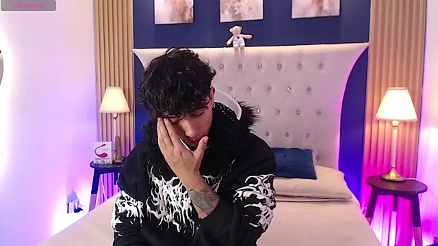 Snapshot of Aiden_Rivers_ chatting on June 24, 12:59 pm Aiden Rivers online show from June 24, 12:59 pm