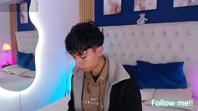Snapshot of Aiden_Rivers_ chatting on April 24, 12:51 pm Aiden Rivers online show from April 24, 12:51 pm