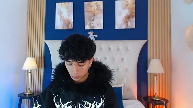 Snapshot of Aiden_Rivers_ chatting on June 20, 12:54 pm Aiden Rivers online show from June 20, 12:54 pm