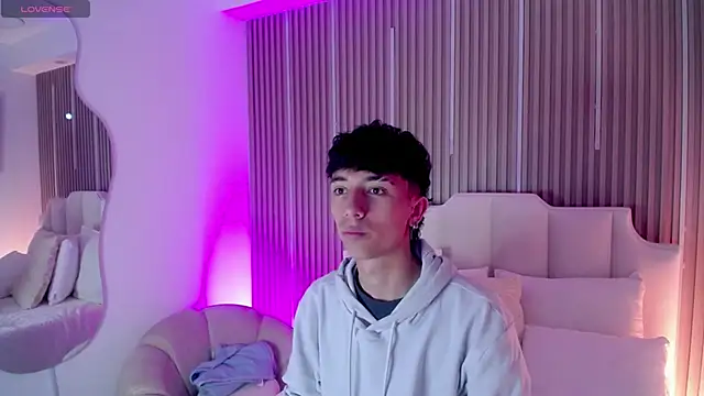 Snapshot of Aiden_Rivers_ chatting on March 1, 1:00 pm Aiden Rivers online show from March 1, 1:00 pm