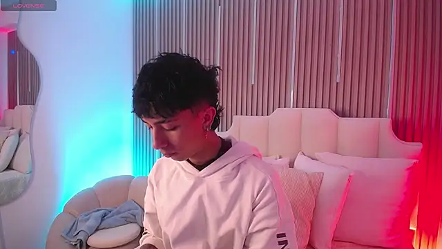 Aiden Rivers  online show from March 4, 12:46 pm