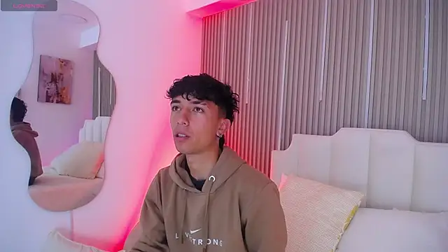 Aiden Rivers  online show from March 24, 12:49 pm