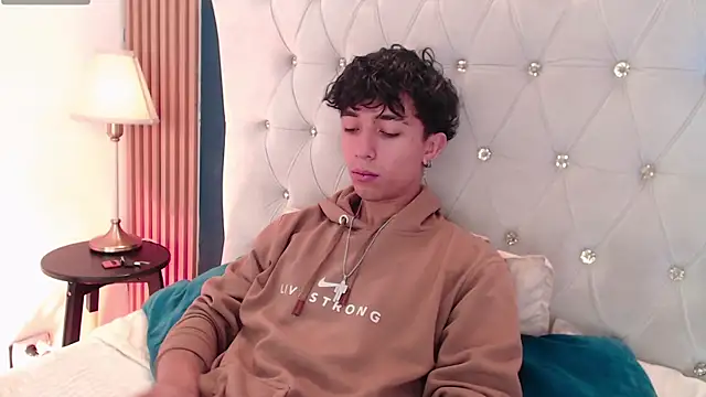 Snapshot of Aiden_Rivers_ chatting on June 5, 1:06 pm Aiden Rivers online show from June 5, 1:06 pm