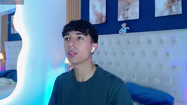 Snapshot of Aiden_Rivers_ chatting on April 22, 12:45 pm Aiden Rivers online show from April 22, 12:45 pm