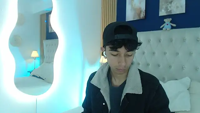 Aiden Rivers  online show from April 1, 12:50 pm