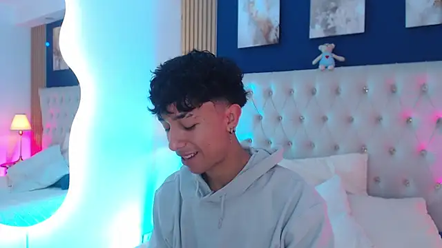 Aiden Rivers  online show from April 7, 1:13 pm