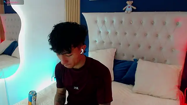 Aiden Rivers  online show from March 28, 12:50 pm