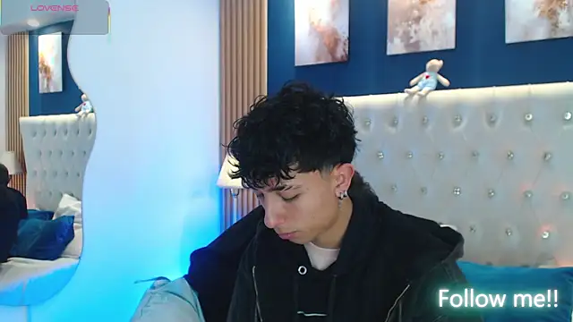 Snapshot of Aiden_Rivers_ chatting on May 11, 1:23 pm Aiden Rivers online show from May 11, 1:23 pm