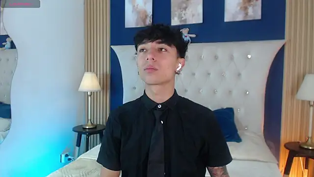 Snapshot of Aiden_Rivers_ chatting on June 18, 1:16 pm Aiden Rivers online show from June 18, 1:16 pm