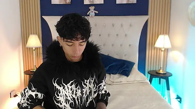 Snapshot of Aiden_Rivers_ chatting on July 1, 1:11 pm Aiden Rivers online show from July 1, 1:11 pm