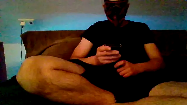 Snapshot of Blackklu chatting on May 13, 10:28 pm Blackklu online show from May 13, 10:28 pm