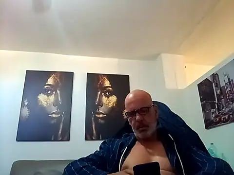 Snapshot of Milwokee chatting on February 21, 12:07 pm Milwokee online show from February 21, 12:07 pm