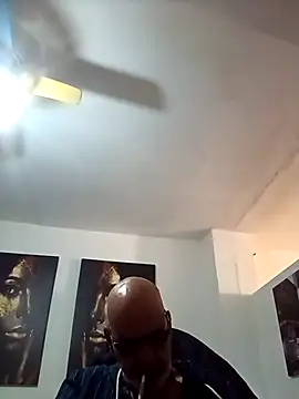 Snapshot of Milwokee chatting on February 22, 12:35 am Milwokee online show from February 22, 12:35 am