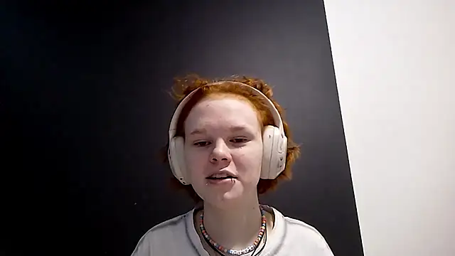 CurlaPettyBom online show from February 20, 8:16 am