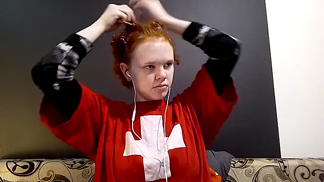 CurlaPettyBom online show from February 22, 8:06 am