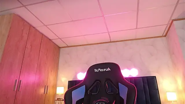 LucyDeLuca online show from March 4, 7:16 am