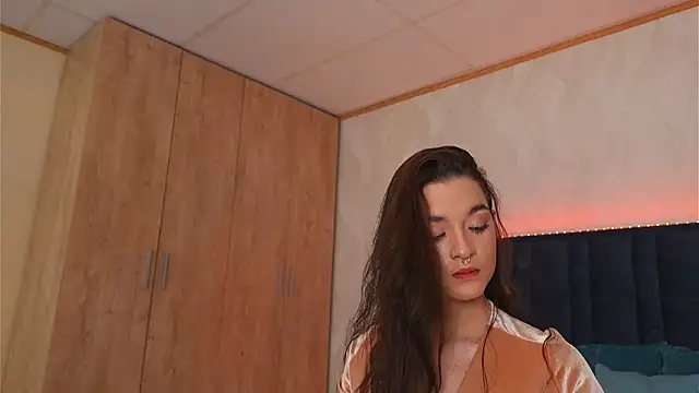 LucyDeLuca online show from March 19, 5:18 am