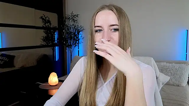Oxy Foxie online show from June 8, 1:55 pm