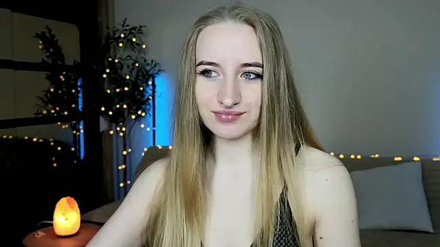 Oxy Foxie online show from May 27, 8:16 pm
