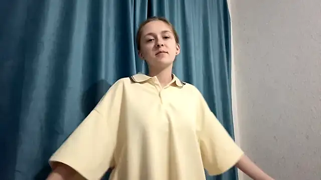 Snapshot of StaticBliss chatting on February 22, 1:19 am StaticBliss online show from February 22, 1:19 am