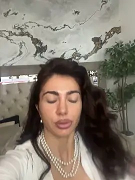 VioletVIP online show from March 8, 1:25 pm