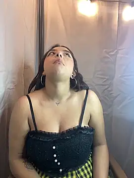 Snapshot of Midary_pink chatting on March 3, 5:03 am Midary pink online show from March 3, 5:03 am