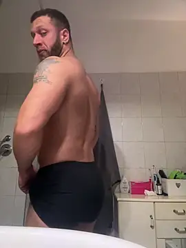 Snapshot of Tiziano94 chatting on February 25, 10:04 am Tiziano94 online show from February 25, 10:04 am